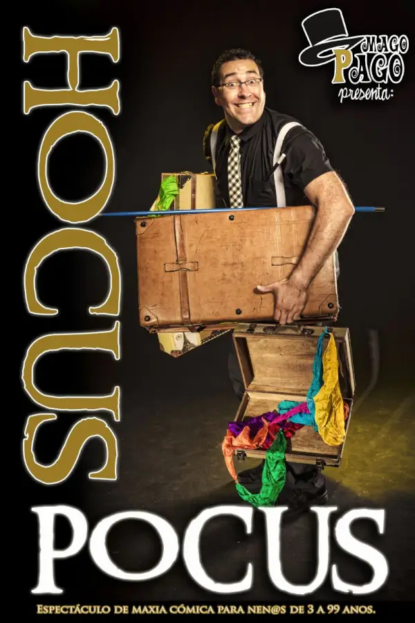 El Mago Paco realizando un truco de magia con objetos coloridos.