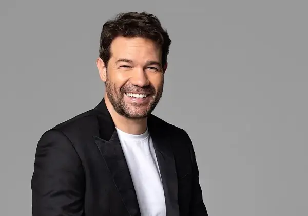 El cómico Juan Dávila en el escenario.