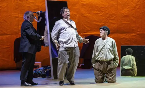 Los actores de Mofa e Befa, Pedriño y Rañolas, caracterizados para su obra 'Os dous de sempre', en una pose cómica.