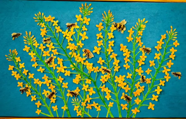 Ilustración de abejas volando alrededor de una colmena, con elementos artísticos y didácticos sobre apicultura.