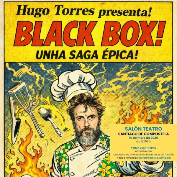 Escena de la obra teatral Black Box, con un actor en el escenario iluminado, representando un viaje por la memoria familiar.